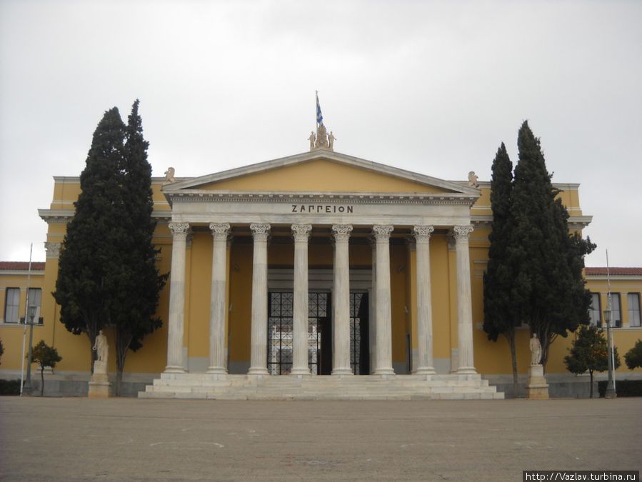 Фасад здания Афины, Греция
