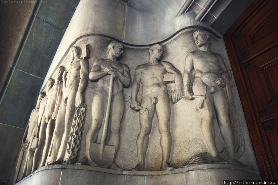 Памятник голому сантехнику.. или немецким фильмам:) Цюрих, Швейцария