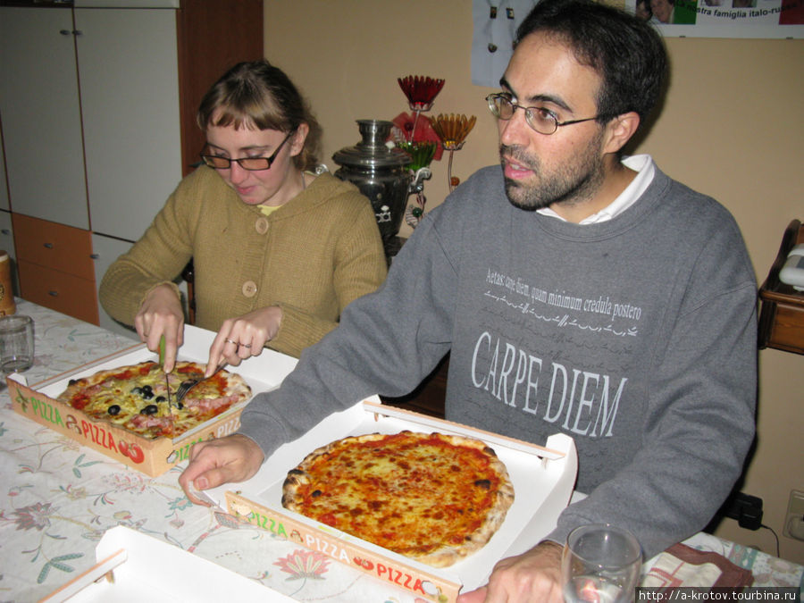 Итальянцы, действительно, едят иногда пиццу Традате, Италия