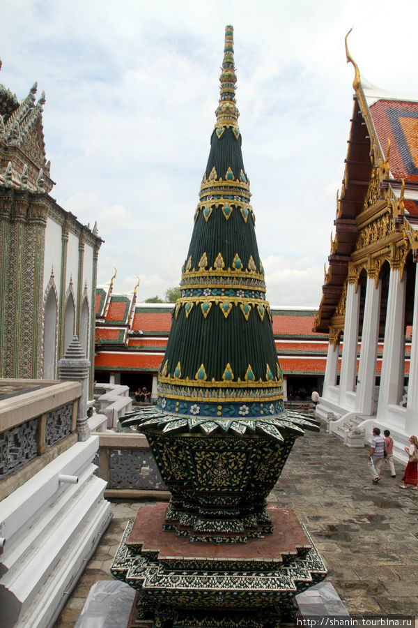 Ступы у Королевского дворца Бангкок, Таиланд