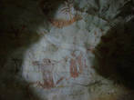 Рисунки первобытных людей можно увидеть на стенах одной из пещер Ниах
