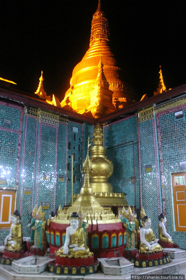 Ночью на холме Мандалай Мандалай, Мьянма