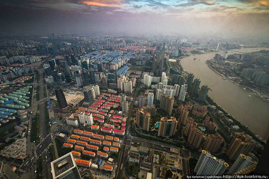 Виды с высоты. Шанхайский всемирный финансовый центр Шанхай, Китай