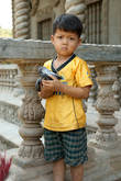 Ребёнок из комунны возле храма,  вблизи Phum Dei Eth.