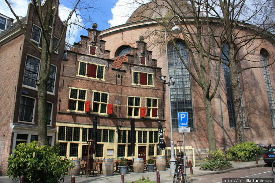 Нидерланды. Амстердам. Круглая Лютеранская церковь