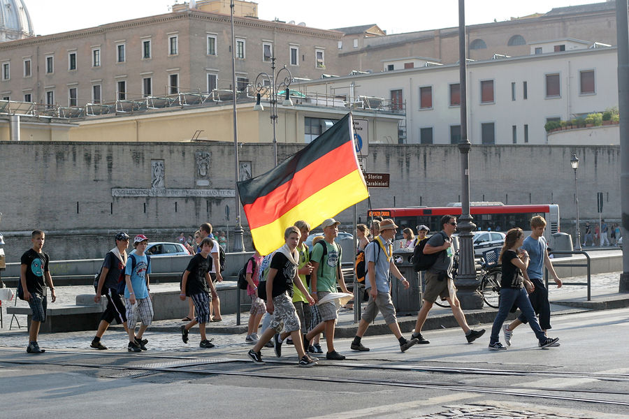 В Рим, как и в добрые старые времена, любят толпами набегать германцы. Рим, Италия