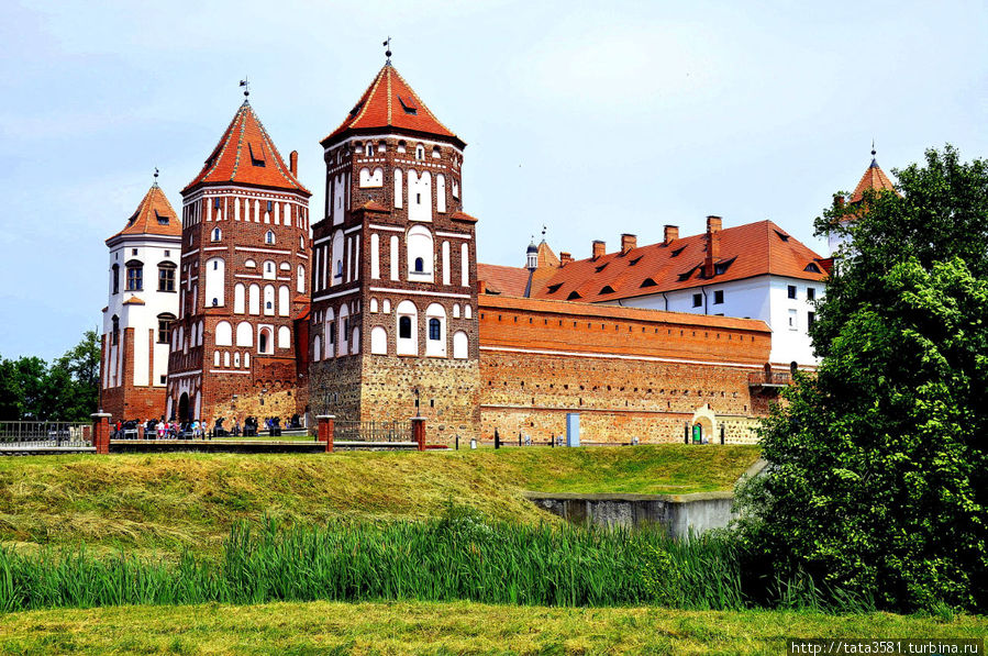 Средневековый замок в Мире