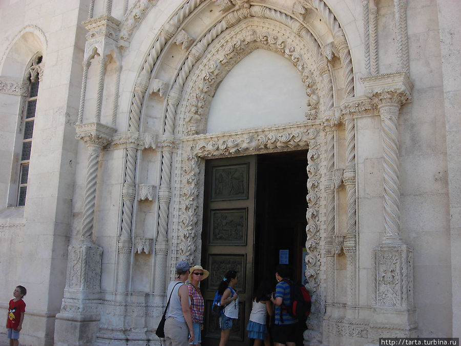 Перед входом в собор Шибеник, Хорватия