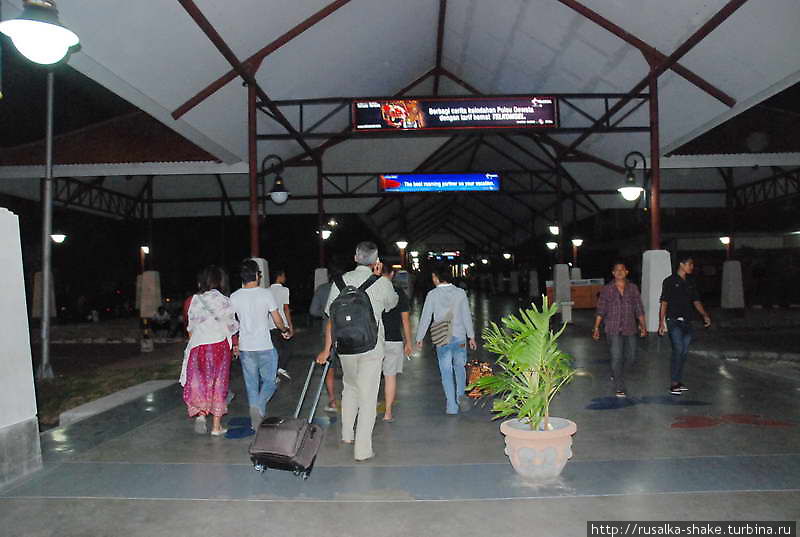 Аэропорт на Бали Денпасар, Индонезия
