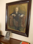 в музее Исмета Инёню, второго президента — есть портреты первого