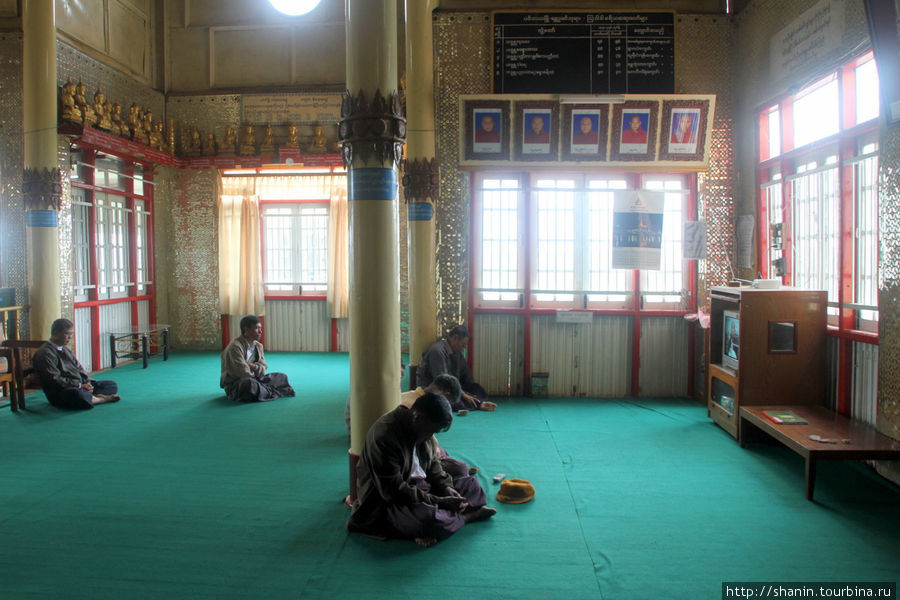 В храме молится удобнее и комфортнее Пиндайя, Мьянма