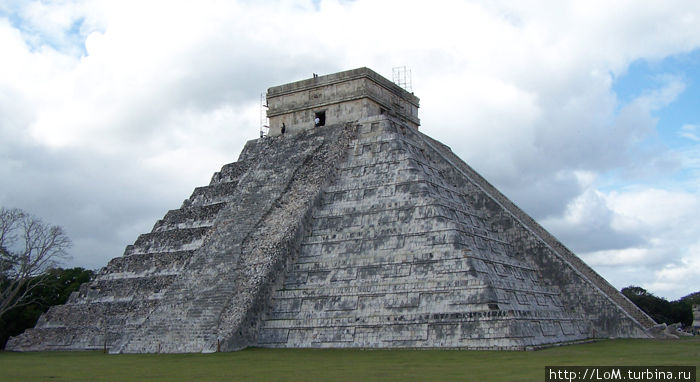 Пирамида Кукулькана Чичен-Ица город майя, Мексика