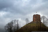 Сердце Вильнюса — башня Гедемина на холме. Когда-то здесь был целый замок, но башня это все, что от него осталось.