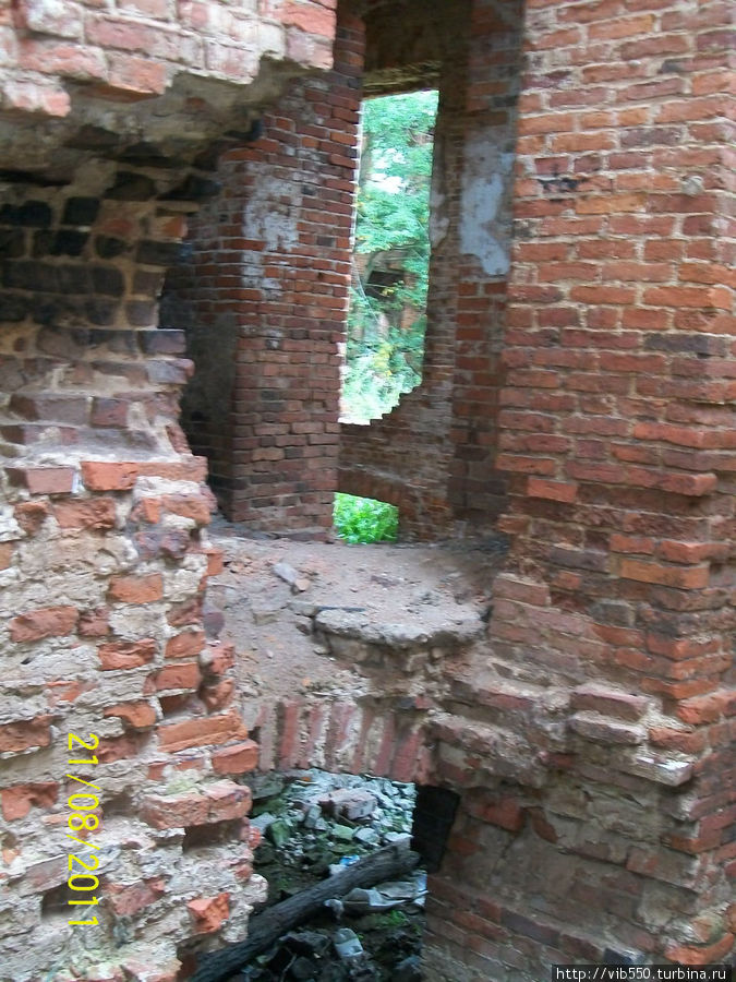 Исторические руины  в Селищах под Великим Новгородом Селищи, Россия