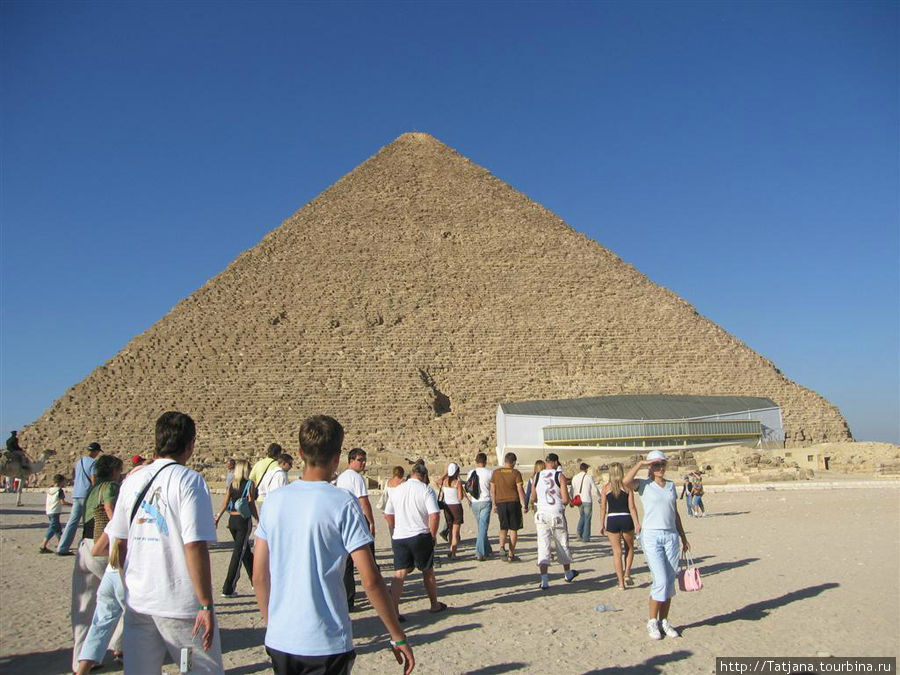 Некрополь Гизы (Великие пирамиды и Сфинкс) Гиза, Египет Некрополь Гизы (Великие пирамиды и Сфинкс) Гиза, Египет