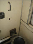 Изволите ли видеть, туалет в вагоне первого класса. Как выглядит он в третьем, я фотографировать не решился...
