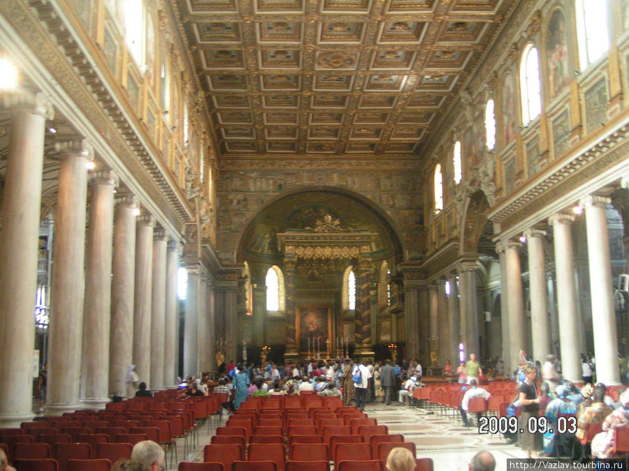 Внутреннее убранство церкви Рим, Италия
