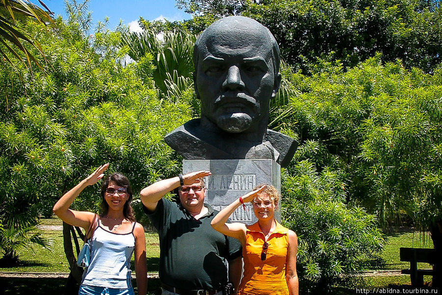 Да-да, на далеком Маврикии мы нашли памятник Ленину! Маврикий