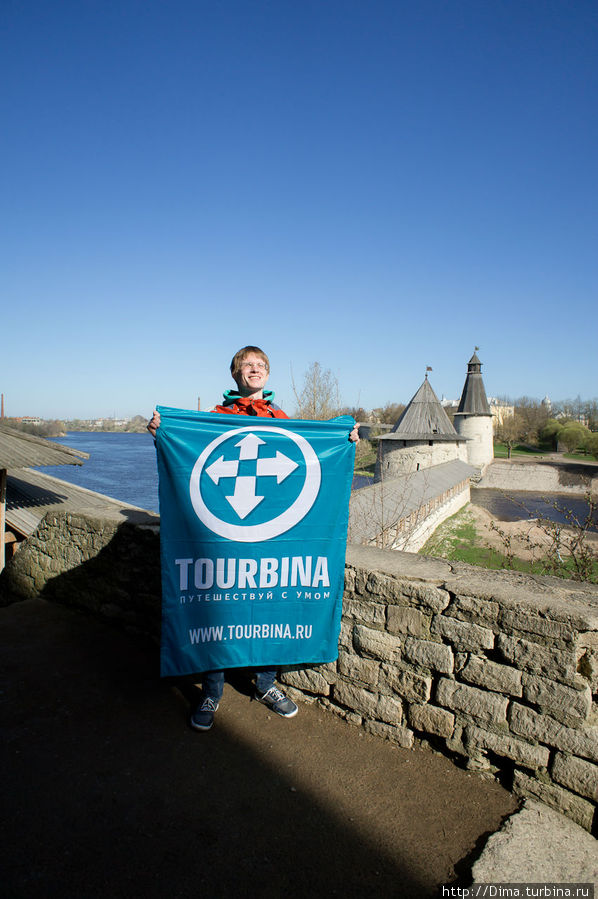 Река, кремль, флаг и я Псков, Россия