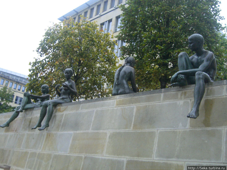 Три девочки и мальчик Берлин, Германия
