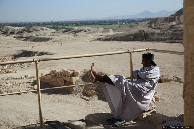 ...И только барханы медле ...И только барханы медле