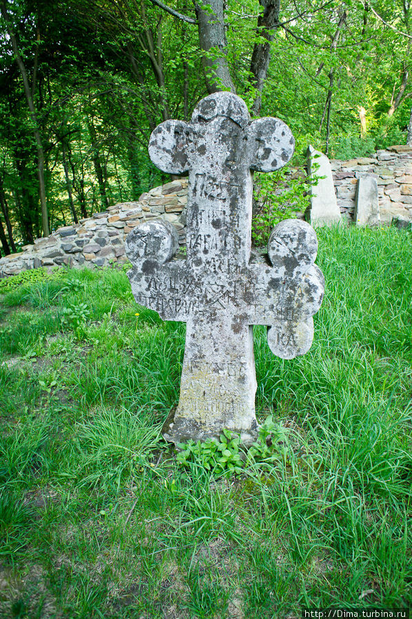 Кладбище за церковью Киев, Украина