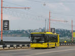 Троллейбус ЛАЗ Е183 на мосту через реку Ингул