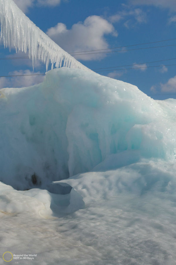 Весенний ледник в центральной России Чернянка, Россия