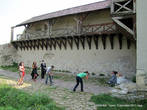 У молодоженов стало традицией посещать руины замка.