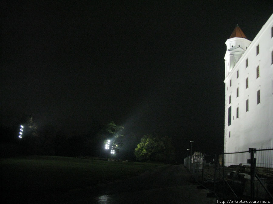 Кремль ночью освещён Братислава, Словакия