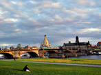 С этого места художник Бернардо Беллотто рисовал свой знаменитый вид на Дрезден, который назвали Вид Каналетто.