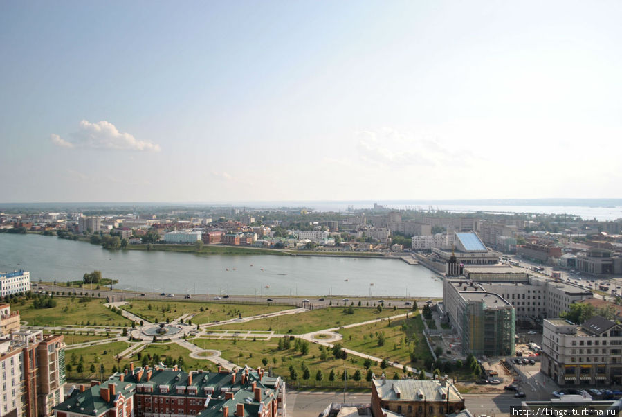 Здесь видно озеро Нижний Кабан, а на горизонте — это Волга. Казань, Россия