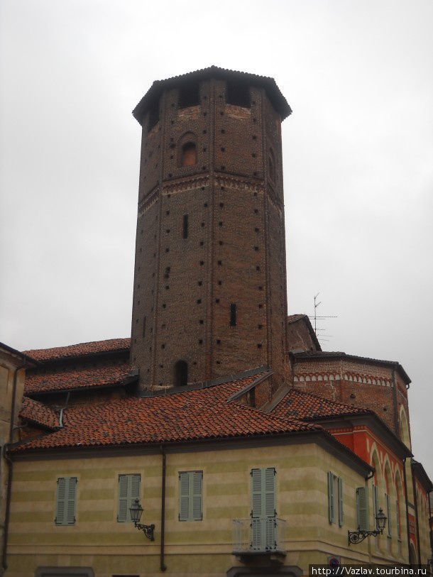 Башня Авогадро / Torre degli Avogadro