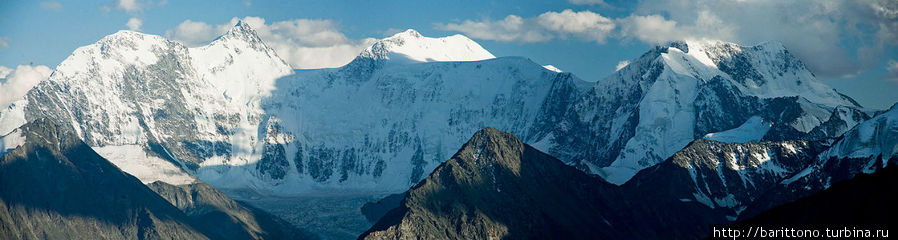 Вид на Белуху. Её высота 4506 м. Республика Алтай, Россия