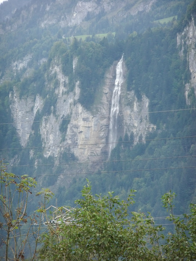 иногда виднеются водопады Интерлакен, Швейцария