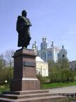 Спаситель Отечества в 1812 году фельдмаршал М.И.Кутузов на фоне Успенского собора смотрится очень символично