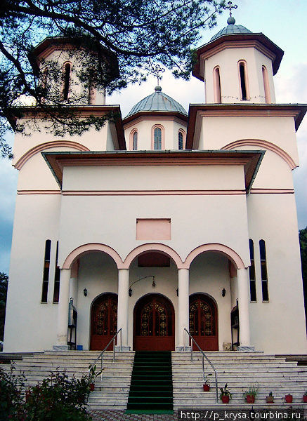 Церковь Корча, Албания
