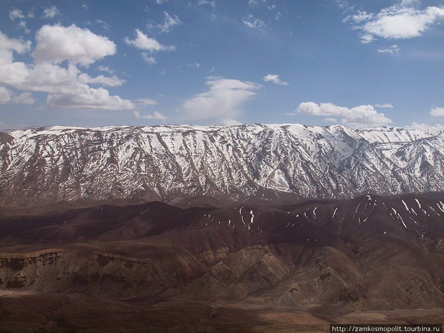 Вид на один из хребтов Джебель-М’Гун, четвертой по высоте горы Марокко (4071 м). Область Тадла-Азилаль, Марокко
