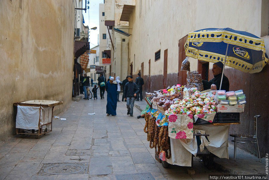 Медина Феса и самый вкусный тажин Фес, Марокко