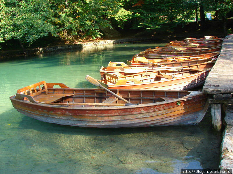 Можно прокатиться на лодках Национальный парк Плитвицкие озёра, Хорватия