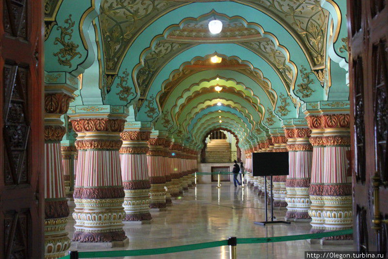 Арочно-колонный зал Майсур, Индия