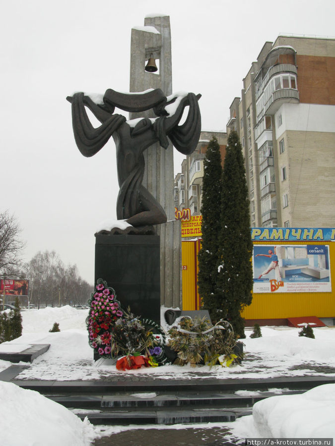 памятник жертвам Чернобыля Хмельницкий, Украина