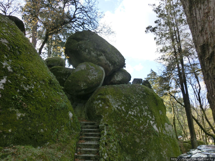 Где с неба падали камни Гимарайнш, Португалия