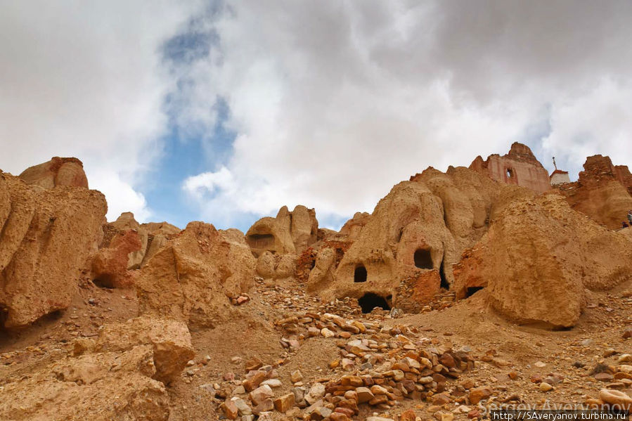 Развалины пещерного города Кюнлунг Дарчен, Китай