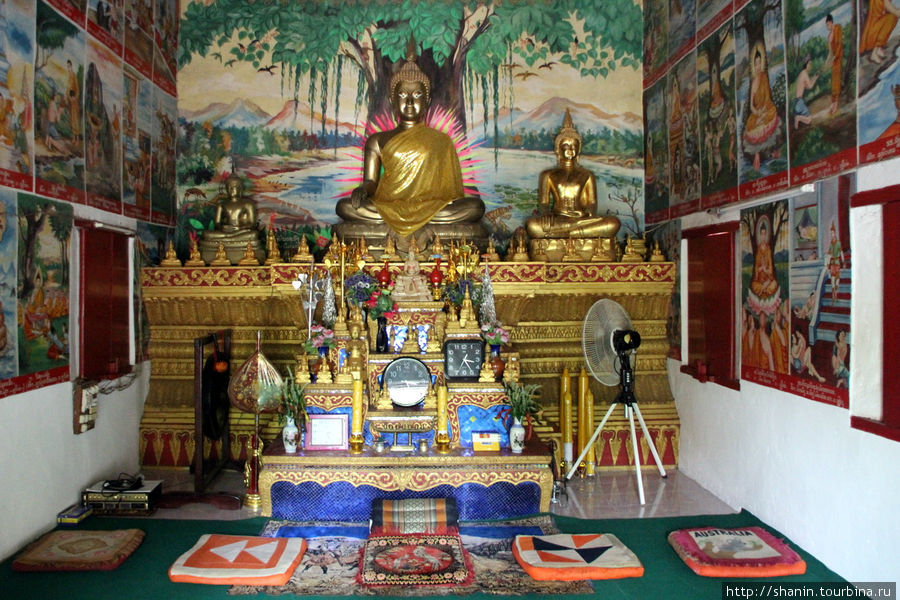 Будда в храме, Ват Боупха Випасана Луанг-Прабанг, Лаос