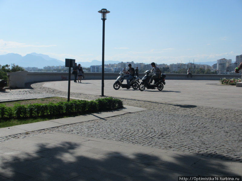 В парке Анталии в последнюю субботу мая Анталия, Турция В парке Анталии в последнюю субботу мая Анталия, Турция