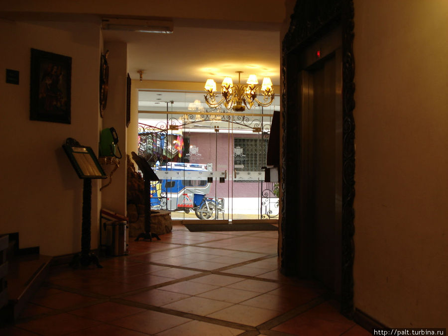 Начинаем наш следующий этап перуанского путешествия в каньон Колка на встречу с андским кондором. Ожидаем в отеле авто Начинаем наш следующий этап перуанского путешествия в каньон Колка на встречу с андским кондором. Ожидаем в отеле авто