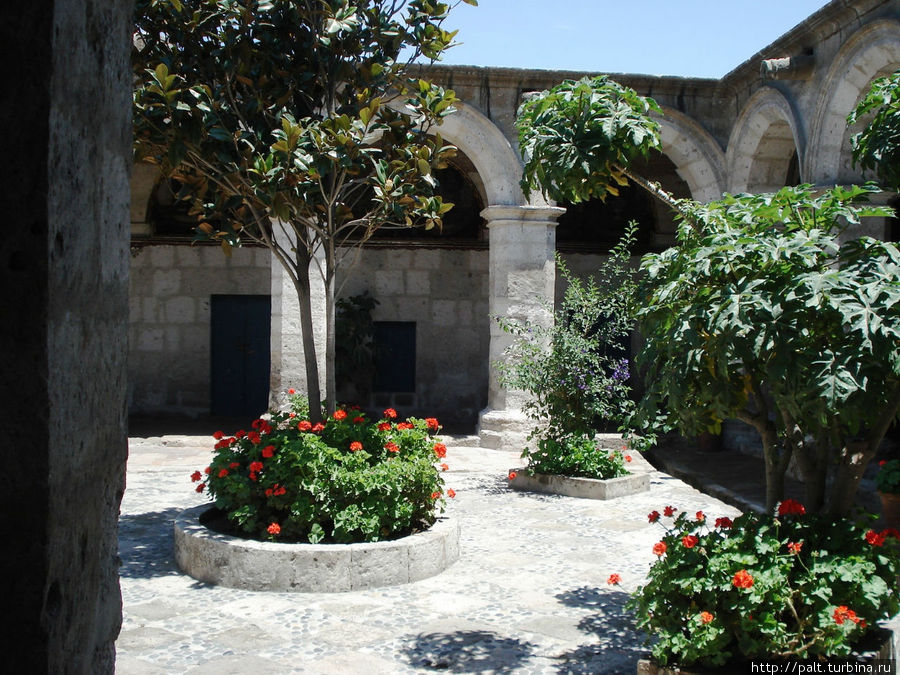 Арекипа, февраль 2012
Монастырь Санта -Каталина Арекипа, Перу Арекипа, февраль 2012
Монастырь Санта -Каталина Арекипа, Перу