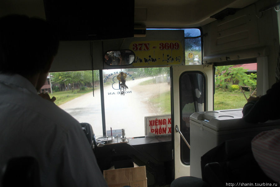 На автобусе из Лаоса во Вьетнам Провинция Сиенгкхуанг, Лаос