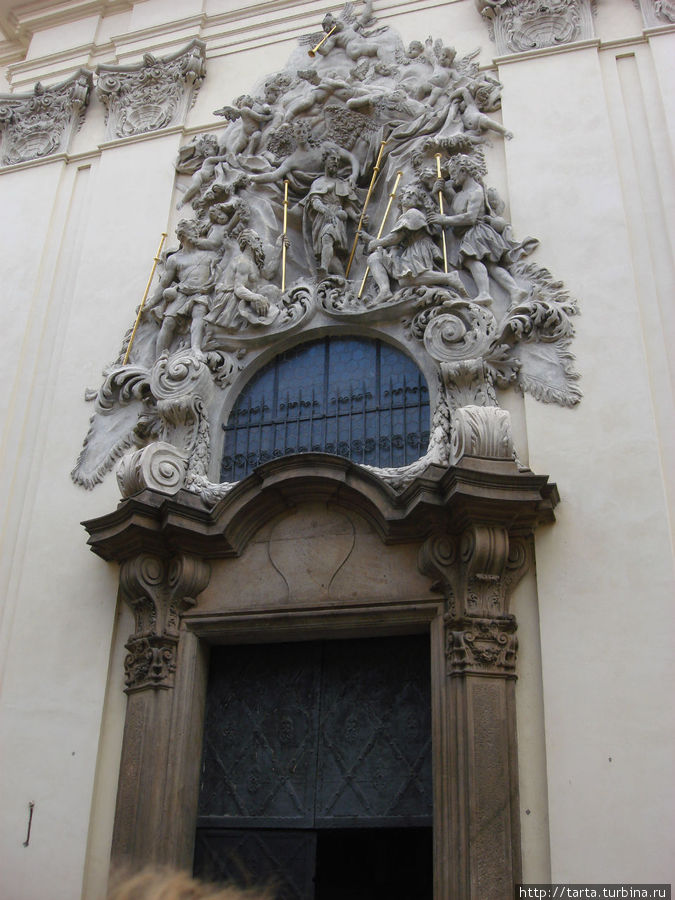 У дверей храма Прага, Чехия